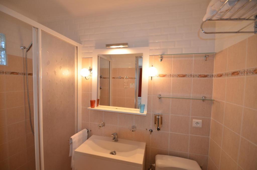 Athena Motel Saint Aygulf Phòng bức ảnh