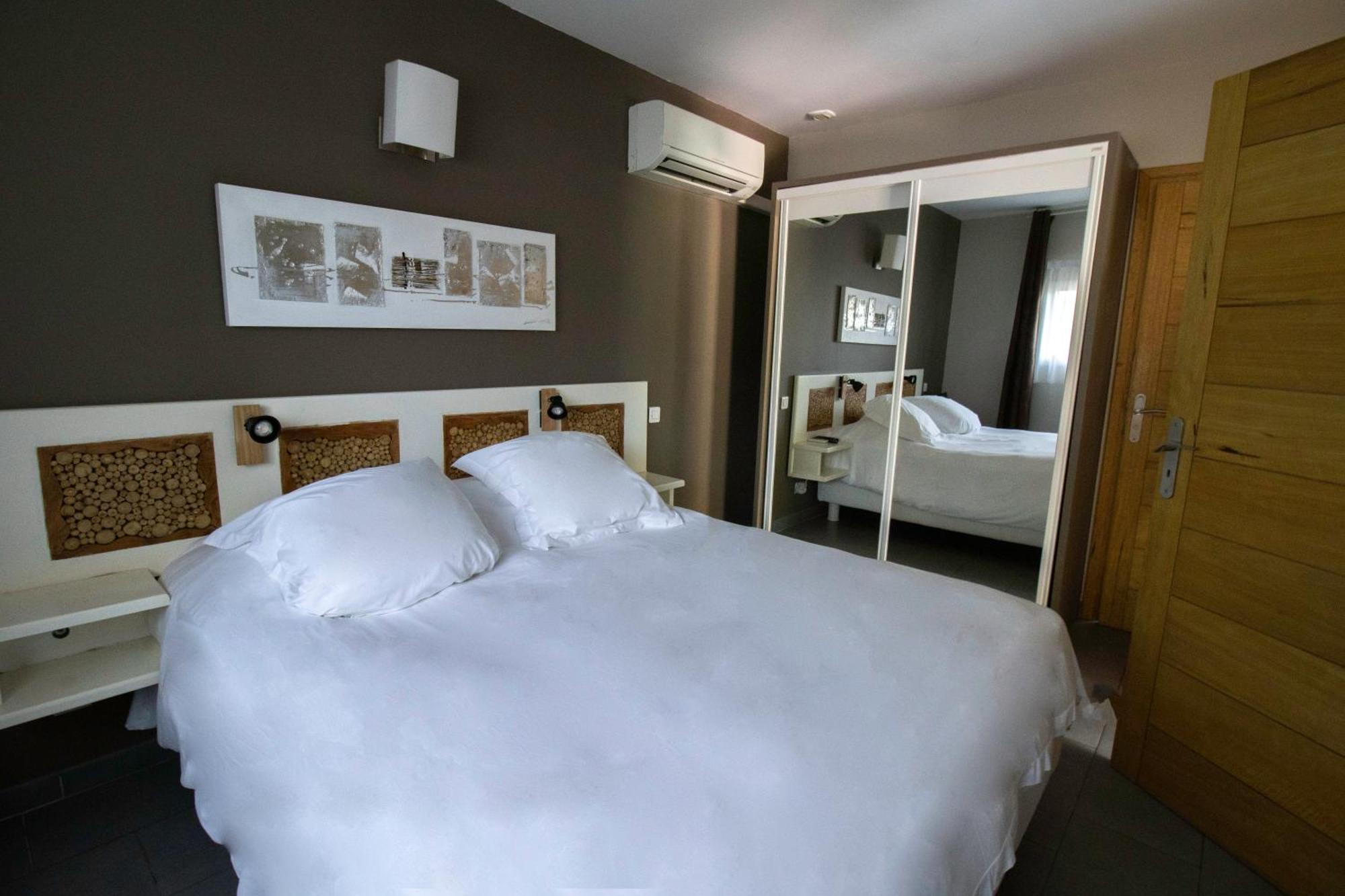 Athena Motel Saint Aygulf Ngoại thất bức ảnh